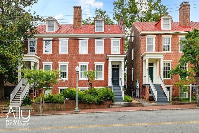 Building Photo - 2206 E Broad St Rental