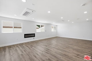 Photo - 11611 Burbank Blvd