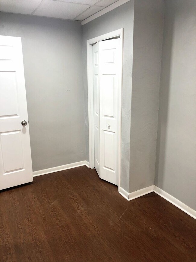 Photo - 3 bed 1 bath in South Oakland - Central air, washer/dryer, updated, dishwasher