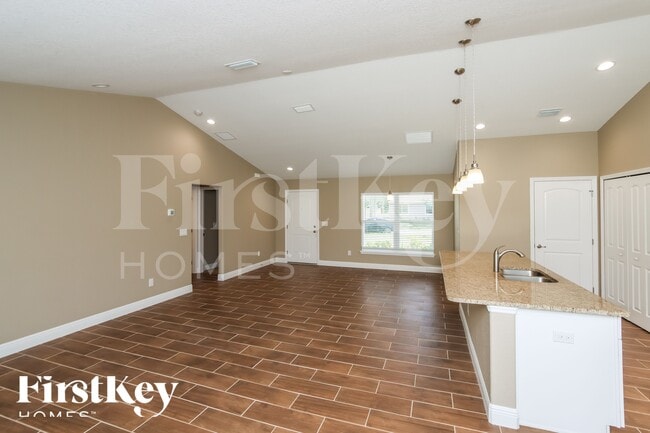 Photo - 770 Grandeur St SE