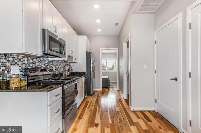 Kitchen - 1247 Penn St NE Unit Apt 1