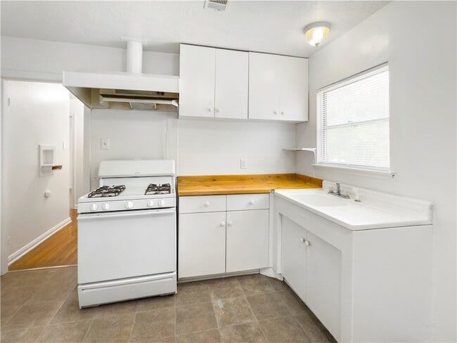 Photo - 703 Cherry St