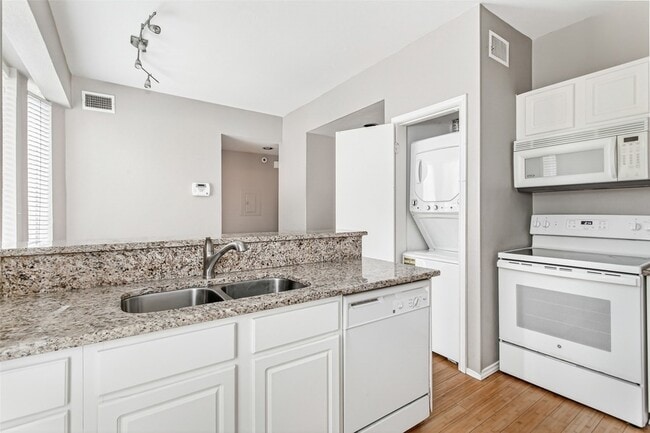 Photo - 2002 N Fitzhugh Ave Unit 2