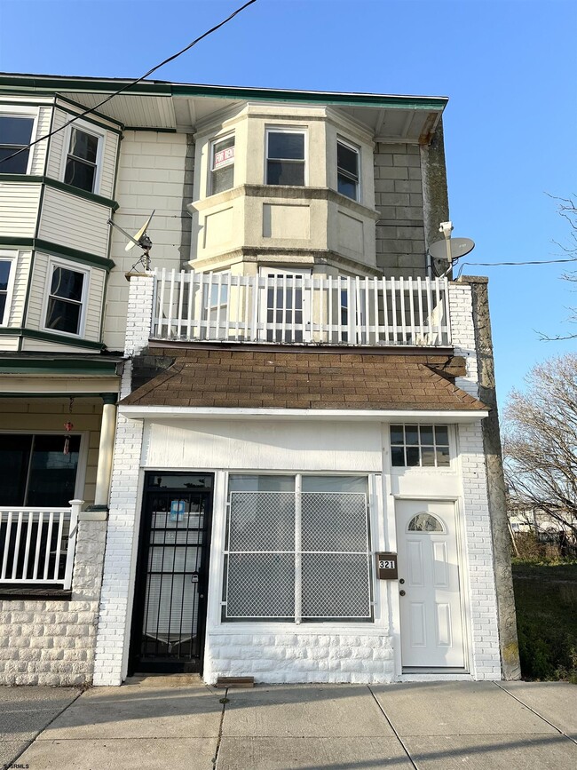Building Photo - 321 Atlantic Ave Unit 3