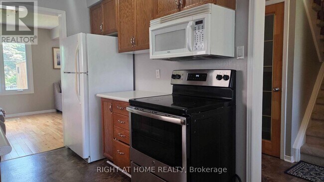 Photo - 129 Heydon Ave