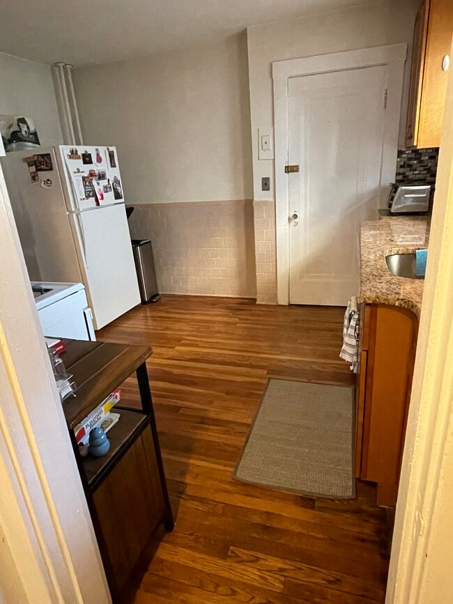 Photo - 1575 Centre St