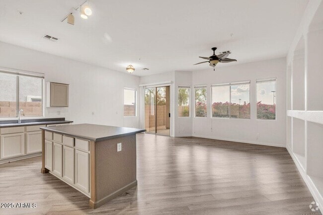 Building Photo - 15344 N 102nd St Rental