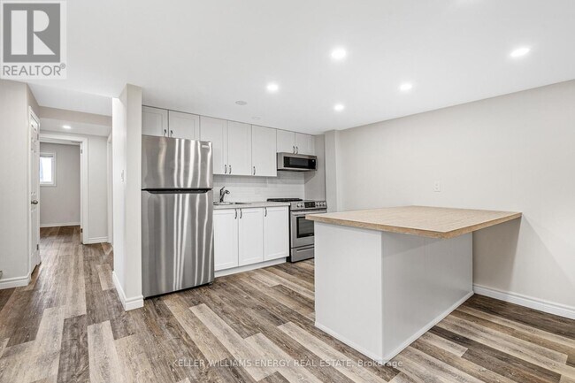 Photo - 106 Wellington Main St