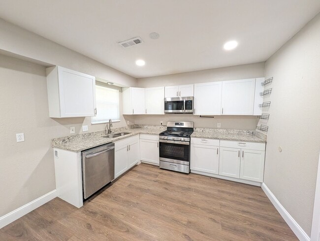 Photo - 3 Bedroom Beauty in Broken Arrow
