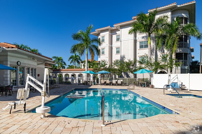 Piscina y spa al aire libre cerrados - Sandalwood Village