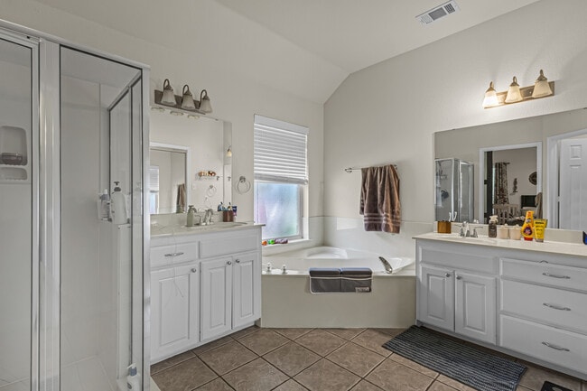 Photo - 606 Lantana St