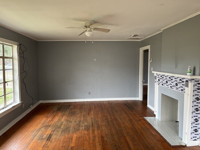 Photo - 1225 Delhi St