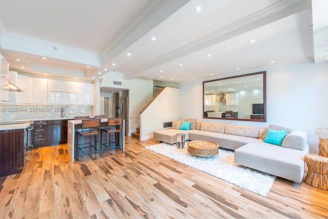 400 South Pointe Dr Unit 307