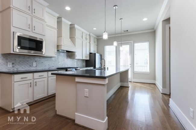 Photo - 1313 W 24th St
