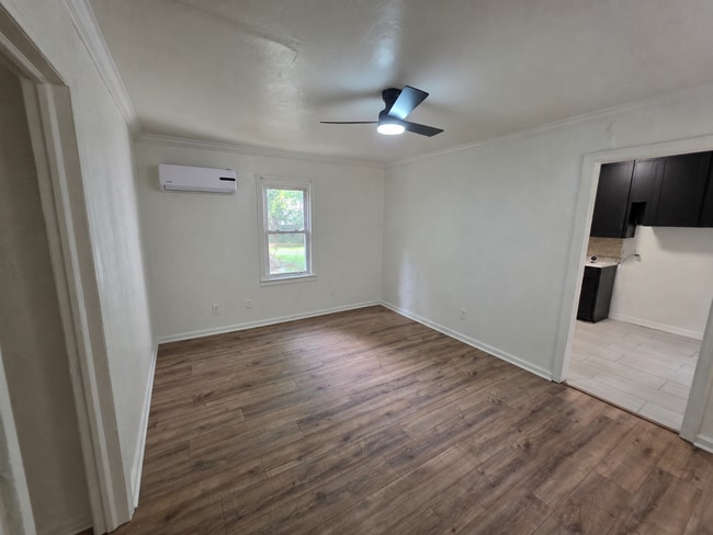 Photo - 314 W Marshall Dr