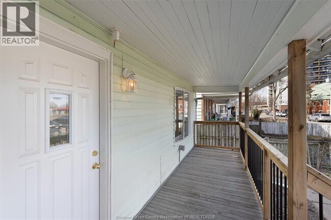 Photo - 1577 Pelissier St