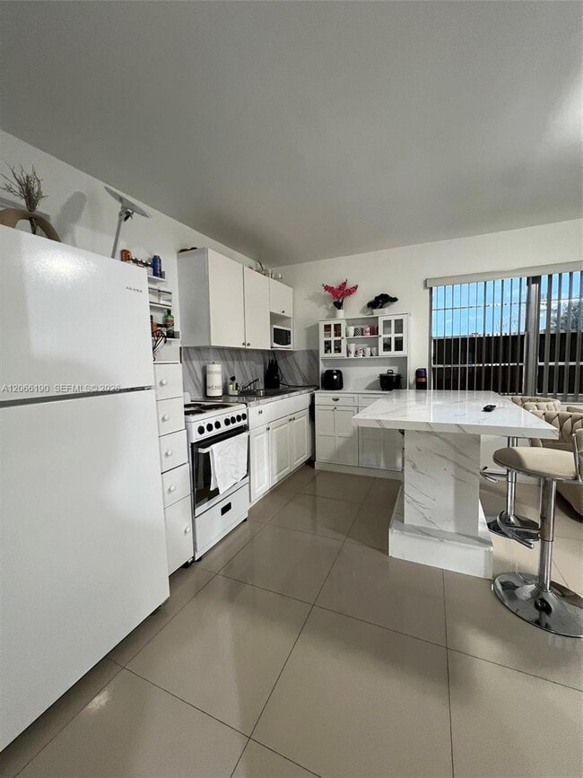 Photo - 467 E 13th St Unidad 467B
