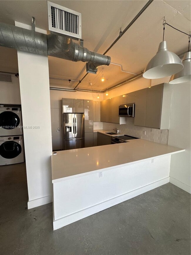 Building Photo - 444 NE 30th St Unit 603