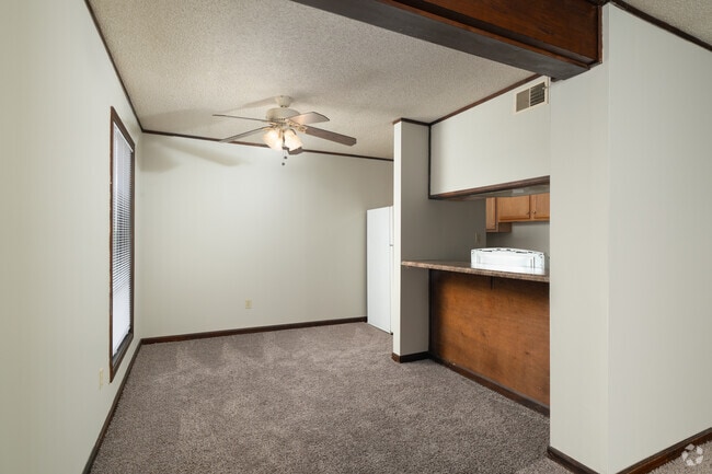 2B, 1BA - 980SF - Dining Room