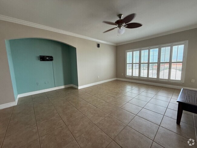Building Photo - Spacious 2/2 Condo with Waterview in River...