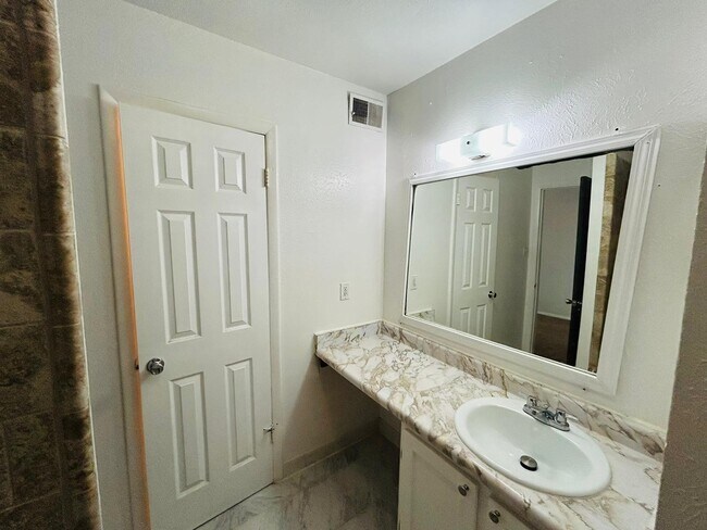 Photo - 3912 Crayrich Cir