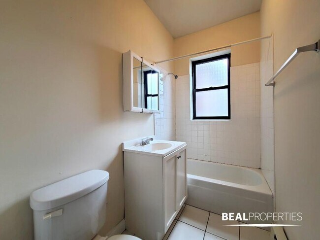 Photo - 1 bedroom in CHICAGO IL 60613 Unit E3