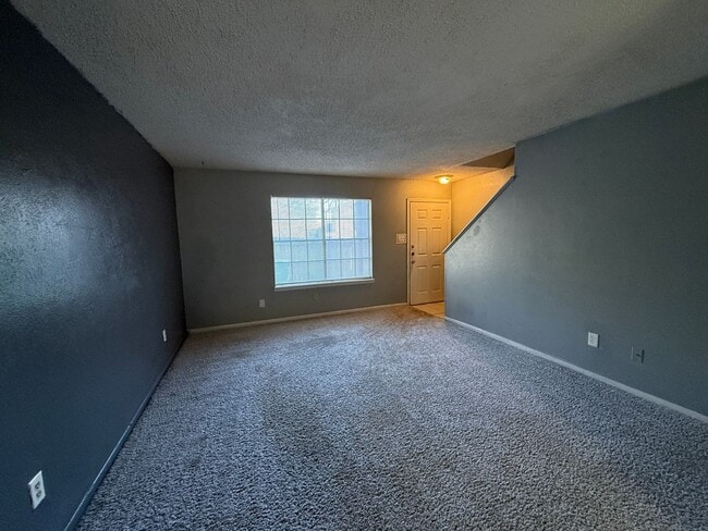 Photo - 1301 Indian Trail Unidad Apt D