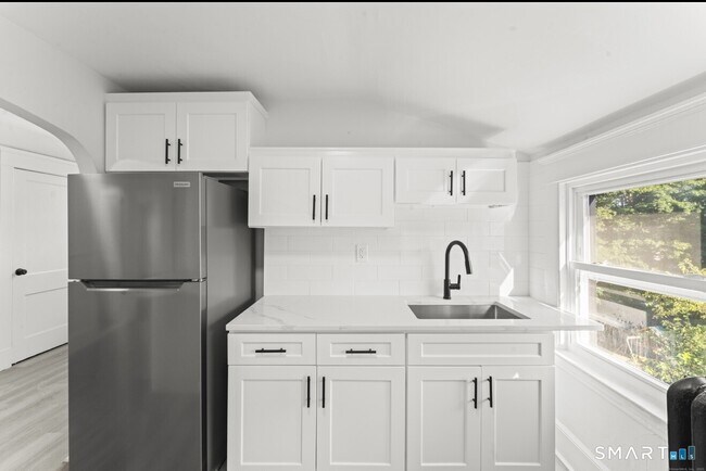 Photo - 541 Savin Ave