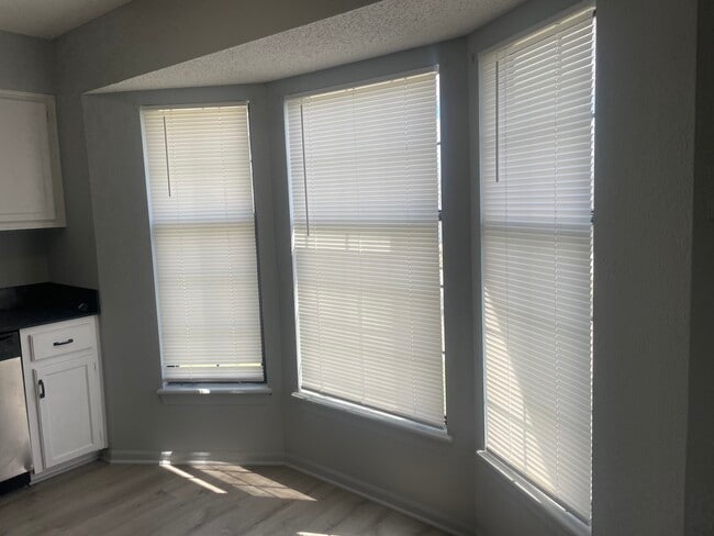 Ventanal en la cocina - 17419 E 42nd St S