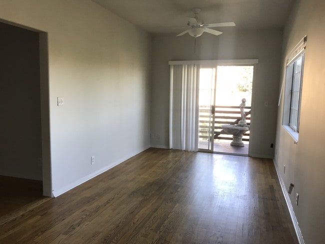 Photo - 910 Robinson St Unit 910