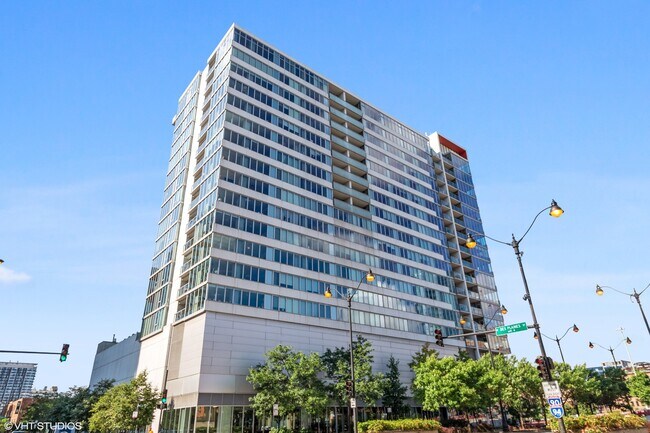 Building Photo - 659 W Randolph St Unit 1617 Rental