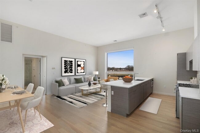 Building Photo - 2 Second St Unit 26