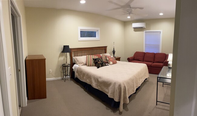 Bedroom - 137 Edgecombe Rd Apartments Unit Furnished and Utilities