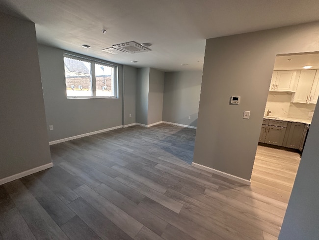 Photo - 140 S Easton Rd