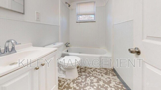 Photo - 16894 Hubbell Ave