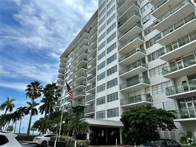 Building Photo - 1408 Brickell Bay Dr Unit 907 Rental