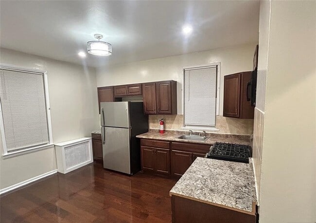 Photo - 37 Wilson Ave