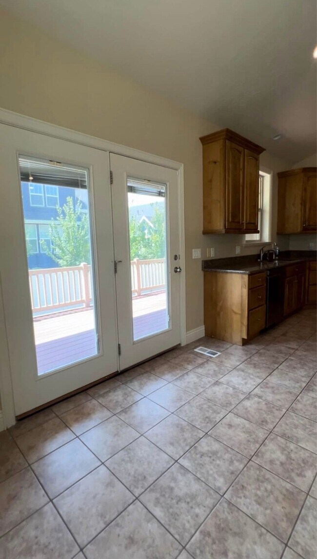 Photo - 2049 Sunflower Ln