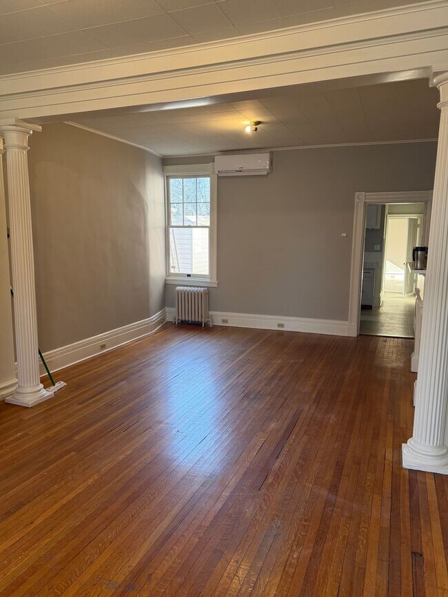 Photo - 114 S West St Unidad Apt 1