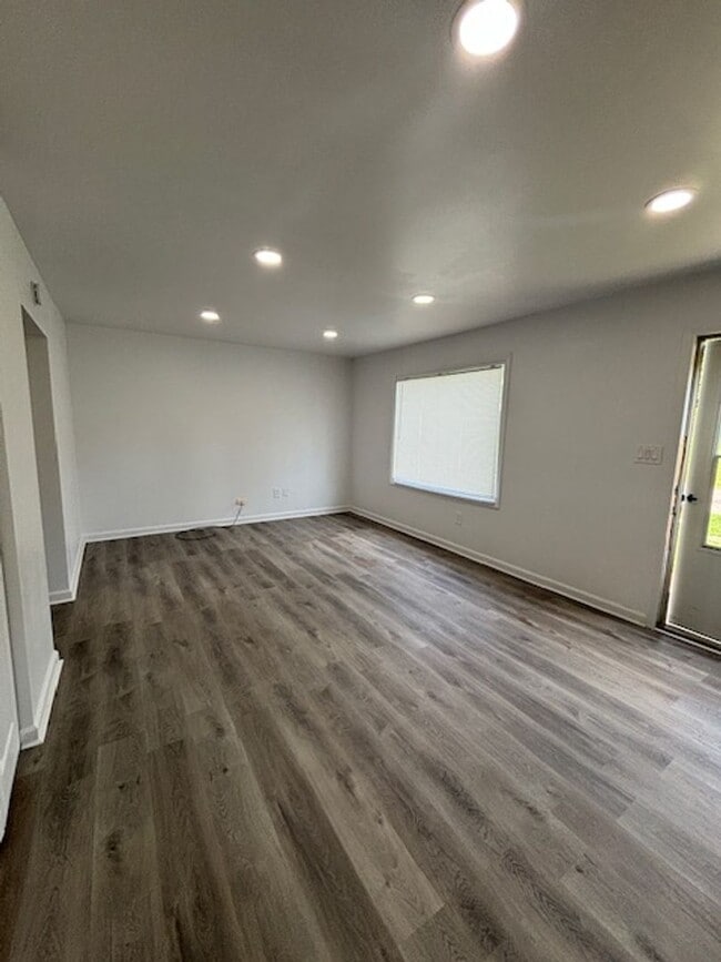 Photo - 1204 Clear Ridge Ln