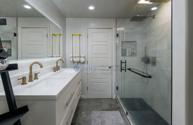Photo - 2734 S Riverhead Dr