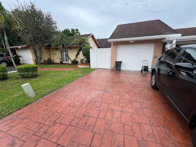 Building Photo - 10380 SW 68th Ln Unit Efficiency Rental