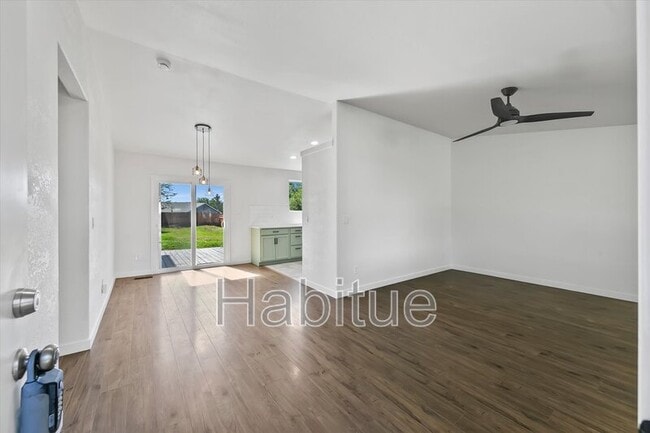Photo - 2041 E Oakridge Ct