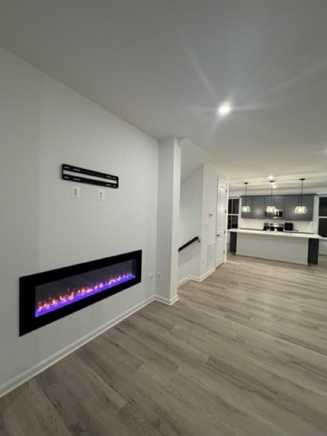 Photo - 208 Douglas Wy