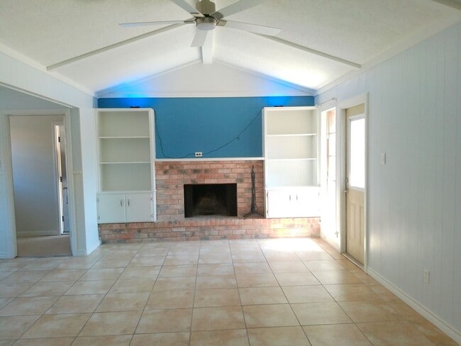 Photo - 1822 Volga Dr