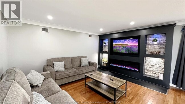 Photo - 1720 Lakeshore Rd 123