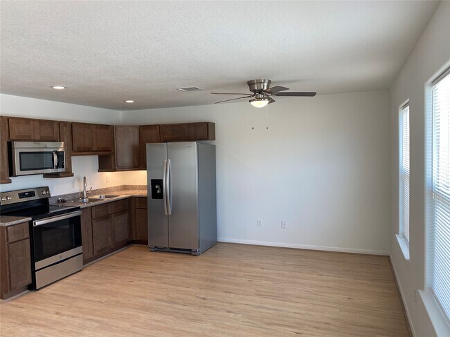 Photo - 3722 Putnam Dr
