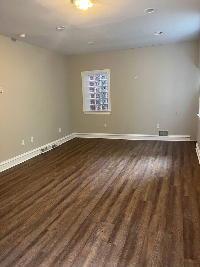 Photo - Spacious 4 Bedroom House in Southside Flats!