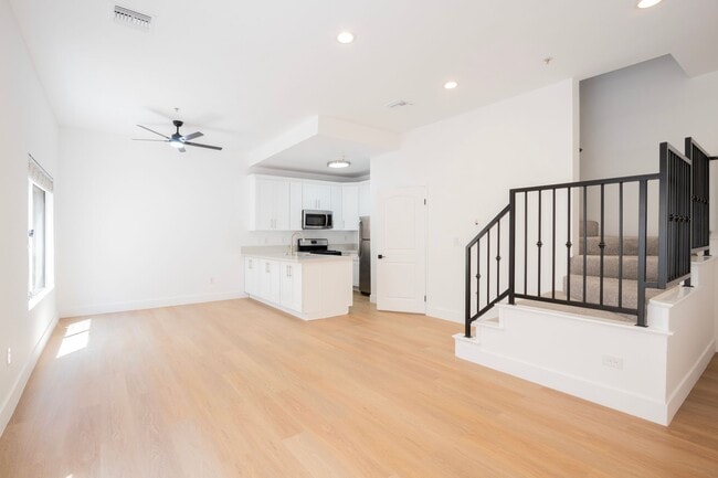 Photo - 1752 N Kingsley Dr.