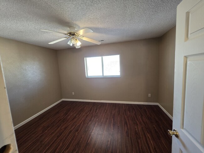 Photo - 488-32 1/8 32 1/8 Rd